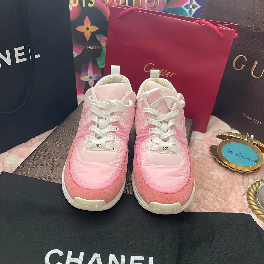 Chanel
Cloth trainers
38EU
Very good condition
Pink, Cloth - Picture 10 of 11